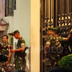 Rumah Jampidsus Febrie Adriansyah dijaga ketat TNI (Dok: Tempo)