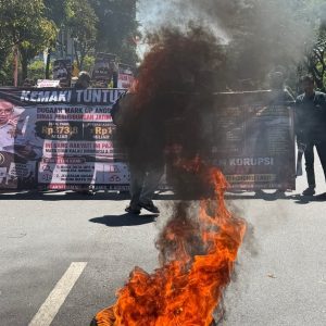 Aksi Demonstrasi Kemaki di depan Kejati Jatim (Dok: Istimewa)