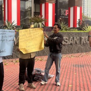 Dokumentasi Mahasiswa Aksi didepan Kantor KPK (Dok: Istimewa)