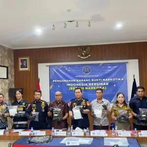 BNNP Kepri Musnahkan 3,3 Kg Sabu dan 386 Cartridge Vape Etomidate (Doc : istimewa)