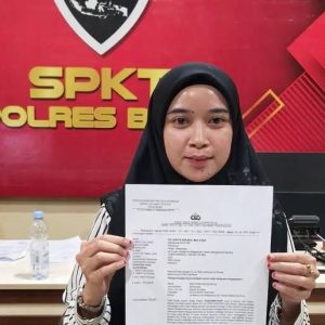 Yuli Staf DPRD Bone korban melapor ke Kantor Polisi (Dok: Istimewa)