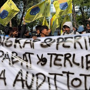 Aksi PMII Dinas Perkebunan dan Kejaksaan Jatim (Dok: Narasizone)