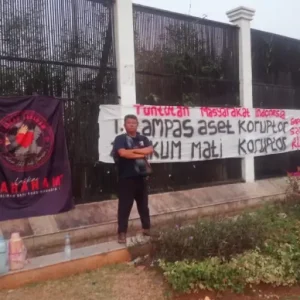 Dokumentasi Jumantoro aksi didepan Gedung dprri (Dok: Istimewa)
